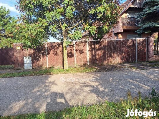 Békéscsabai eladó 881 nm-es telek