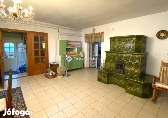 Békéscsabán Bánát utcában családi ház eladó!