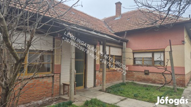 Békéscsabán (Jaminában) felújítandó, 3 szobás családi ház eladó