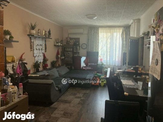 Békési 59 nm-es lakás eladó