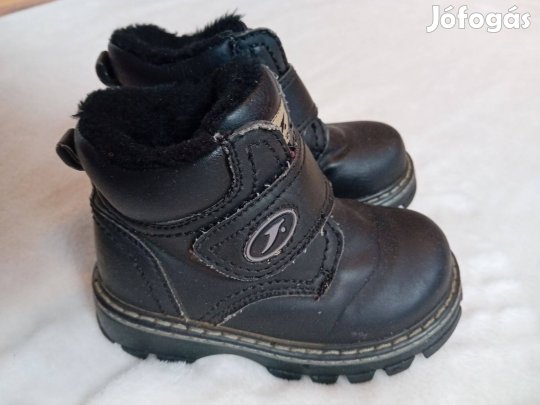 Bélelt bakancs 26-os téli