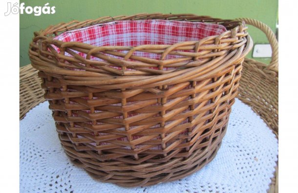 Bélelt natúr fonott kerek kosár
