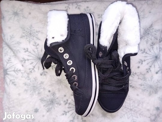 Bélelt női sportcipő (Új) 36"
