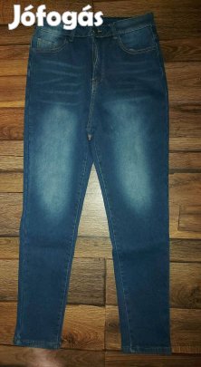 Bélelt testhezálló farmernadrág S-M