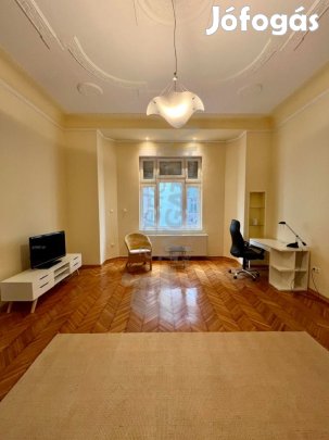 Belgrád rakpart -on részben dunai panorámás lakás kiadó