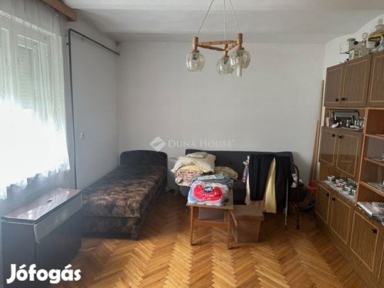 Beloianniszi 64 nm-es ház eladó