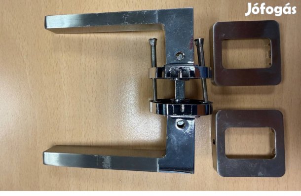 Beltéri ajtó kilincs