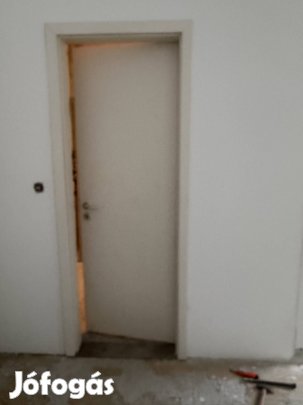 Beltéri ajtó tokkal