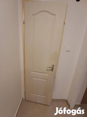 Beltéri ajtó tömör fenyő kerettel