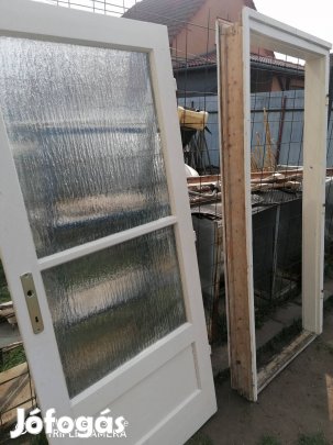 Beltéri üveges, fa ajtó