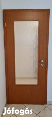 Beltéri üveges ajtó tokkal