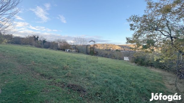 Belterületi építési telek - 3 x 4 lakásos társasház, vagy 3 panorámás