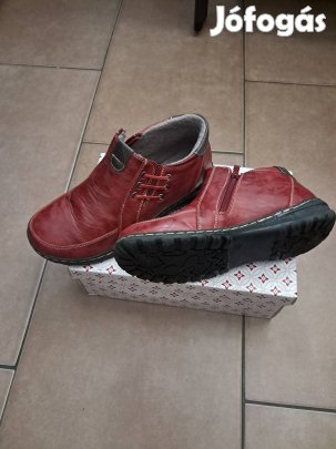 Belül bundás női cipő