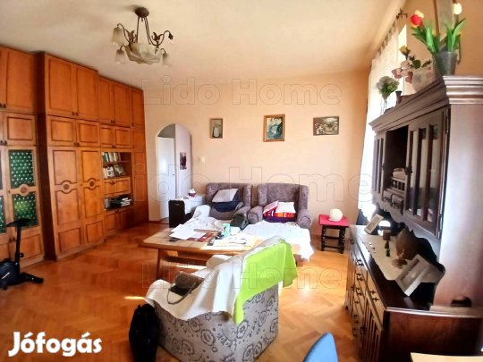 Belváros, Sziget, 57m2-es felújított lakás! Kiváló befektetési