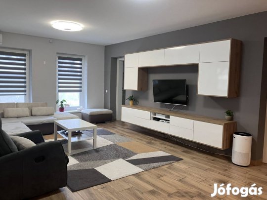 Belváros közeli 4 szobás felújított családi ház dupla garázzsal