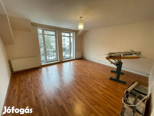 Belváros közeli nappalis, 2 szobás téglalakás