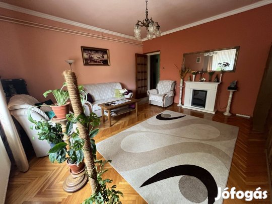 Belváros szélén 71 nm-es tégla lakás eladó
