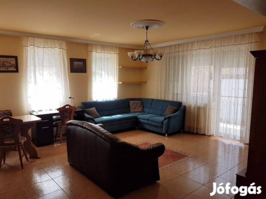 Belváros szívében bútorozott lakás kiadó