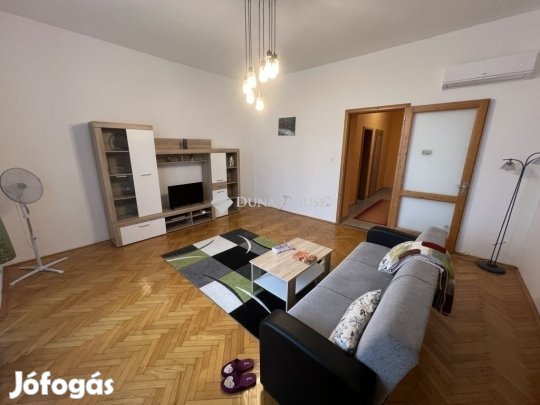 Belvárosban 1.em-i 85m2-es tégla lakás