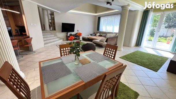 Belvárosban 278 nm-es 5 szoba-nappalis egyedi ikerház eladó