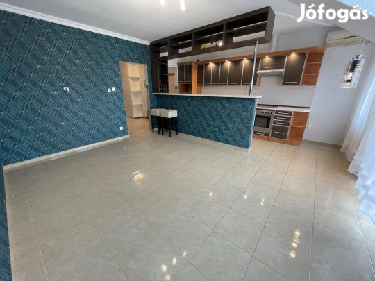 Belvárosban 2.Emeleten 2 Szoba Nappalis Lakás Azonnali Költözéssel ELA