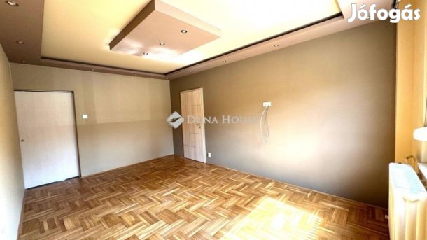 Belvárosban 3 szobás, bútorozatlan lakás KIADÓ!