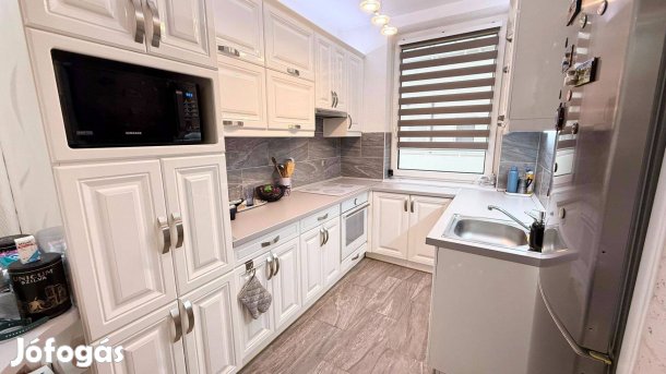 Belvárosban 65 nm-.es 2 szoba étkezős szép állapotú lakás kiadó