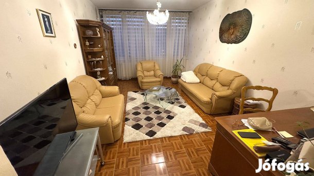Belvárosban 68 nm-es 2 szoba-nappalis 3. emeleti tégla lakás eladó