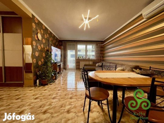 Belvárosban 84 nm-es, nappali + 3 szobás tégla lakás garázzsal