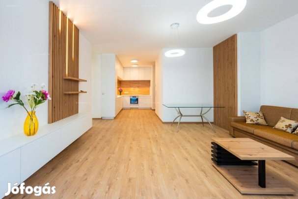 Belvárosban, Új Építésű Társasházban Lakás, Exkluzív Méretű Terasszal