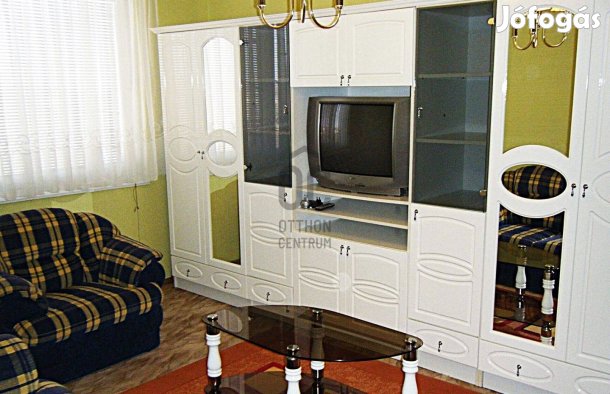 Belvárosban, a Csapó utcán 61 nm-es 2+1 szobás lakás eladó