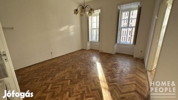 Belvárosban első emeleti lakás eladó - Szeged