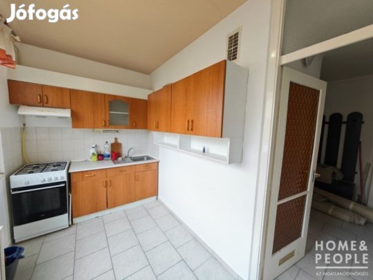 Belvárosban erkélyes lakás eladó - Szeged