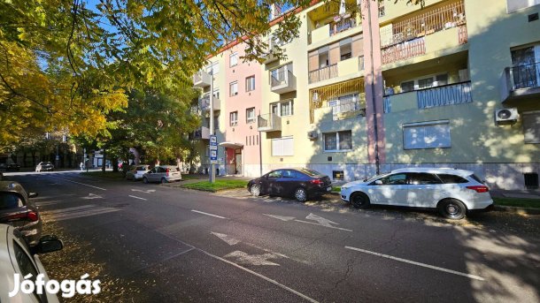 Belvárosban felújított lakás eladó!