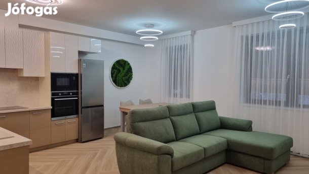 Belvárosban új építésű, nappali+2 szobás lakás kiadó