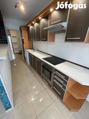 Belvároshoz közel 2 szoba+ nappalis, jó állapotú lakás eladó!