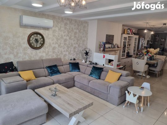 Belvároshoz közel felújított családi ház eladó