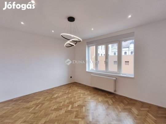 Belvárosi 129m2-es különleges polgári lakás teljeskörű felújítással