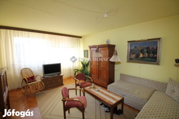 Belvárosi 2 szobás, erkélyes lakás