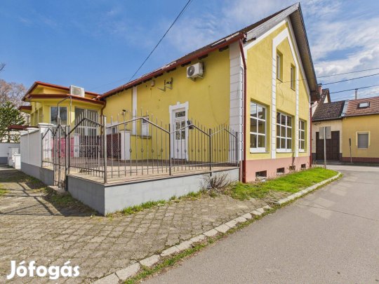 Belvárosi 3 szintes vendéglátó ingatlan Debrecenben