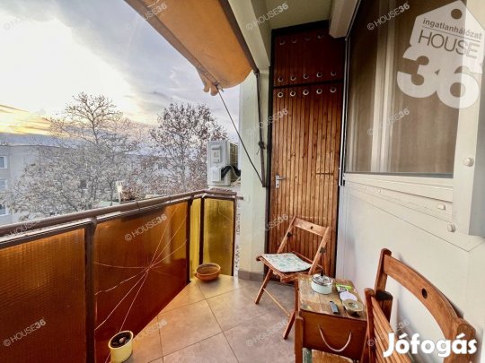 Belvárosi 3 szobás erkélyes lakás eladó!