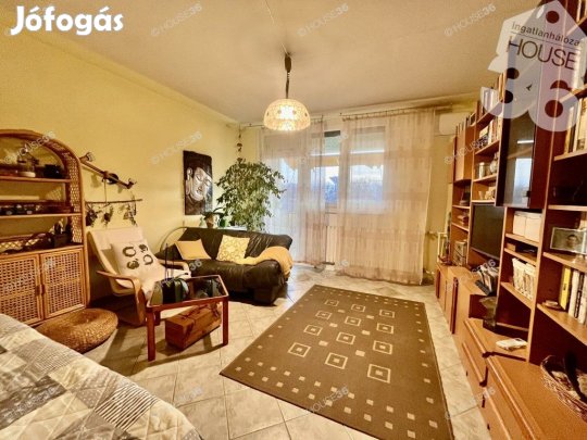Belvárosi 3 szobás erkélyes lakás eladó!