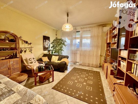 Belvárosi 3 szobás erkélyes lakás eladó!