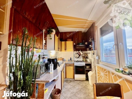 Belvárosi 3 szobás erkélyes lakás eladó!