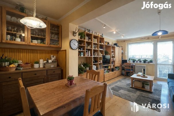 Belvárosi 3 szobás erkélyes tégla lakás eladó