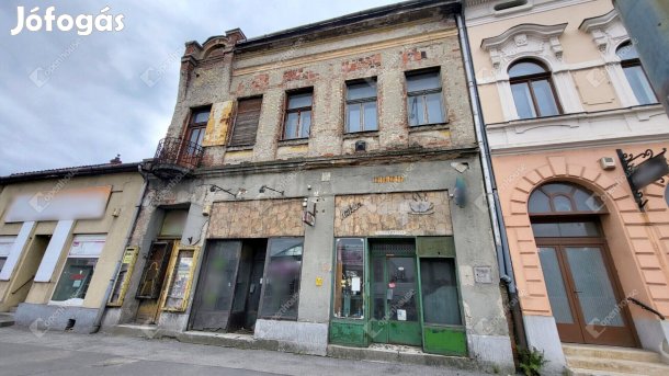 Belvárosi 440 m2 üzlethelyiségek és lakások alkalmi áron!