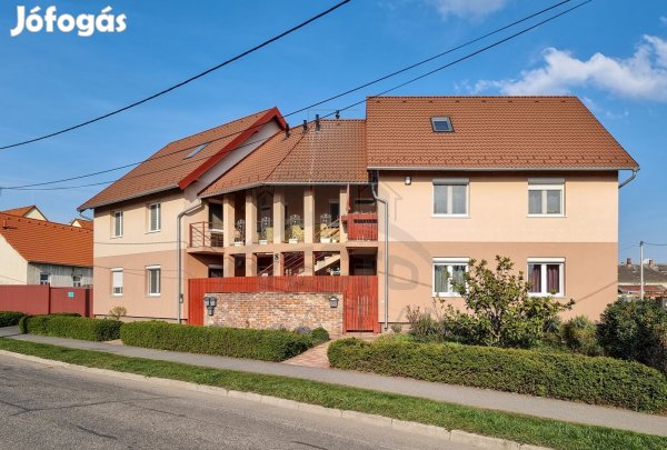 Belvárosi 4 szoba + 2 nappalis lakás, zárt parkolóval!