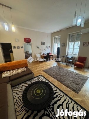 Belvárosi 84 nm-es, csendes polgári lakás