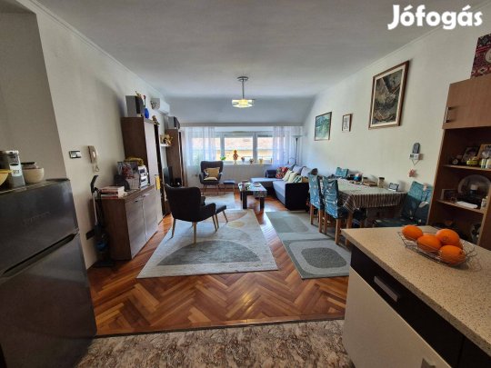 Belvárosi 90 nm, felújított, nappali+ 2 szobás télgla lakás loggiaval