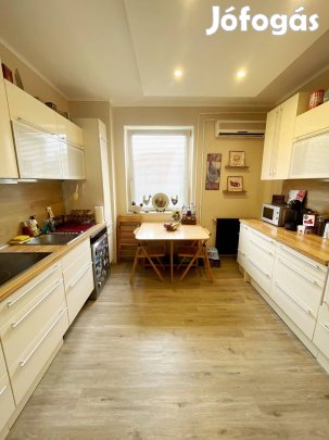 Belvárosi Belső Szintes Lakás- 5 Szoba 160 M2 Kedvező Áron Eladó